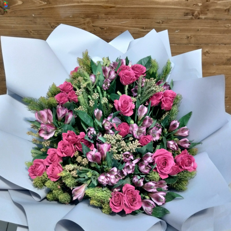 Mixed Boutique pink rose