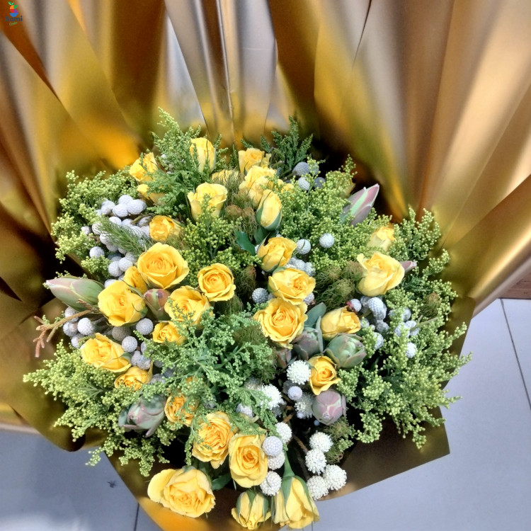 Mixed Boutique Yellow Rose